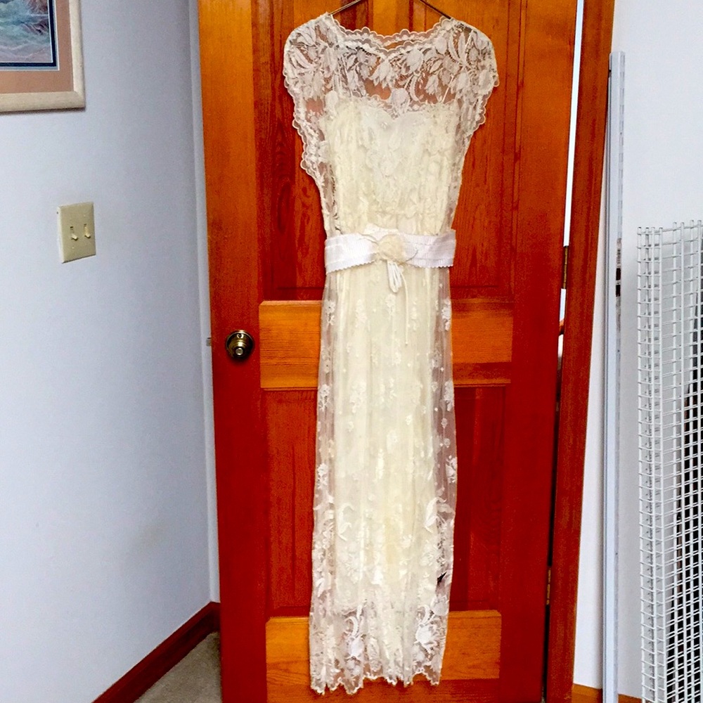 Beautiful ivory lace wedding dress